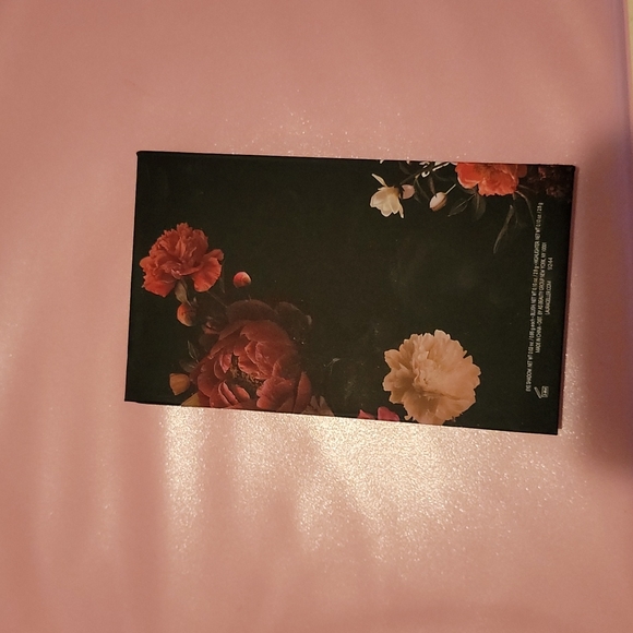 Laura Geller Urban Garden face, eye, and cheek pallette in "Central Park". - Picture 4 of 4